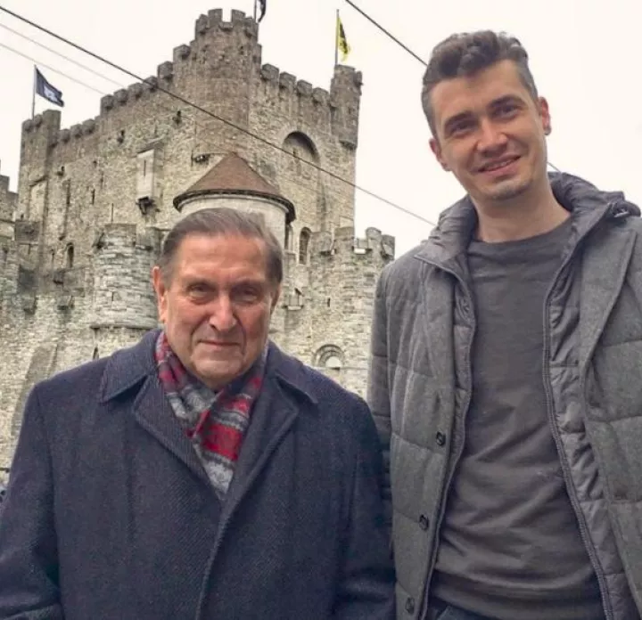 Etienne Vermeersch en Dries Van Giel voor het Gravensteen in Gent