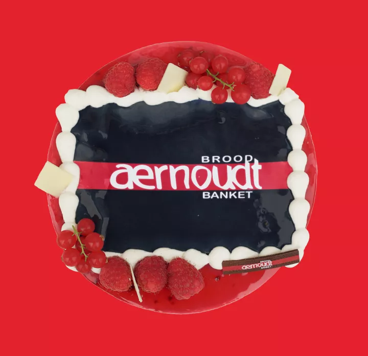 Taart met het logo van Bakkerij Aernoudt op
